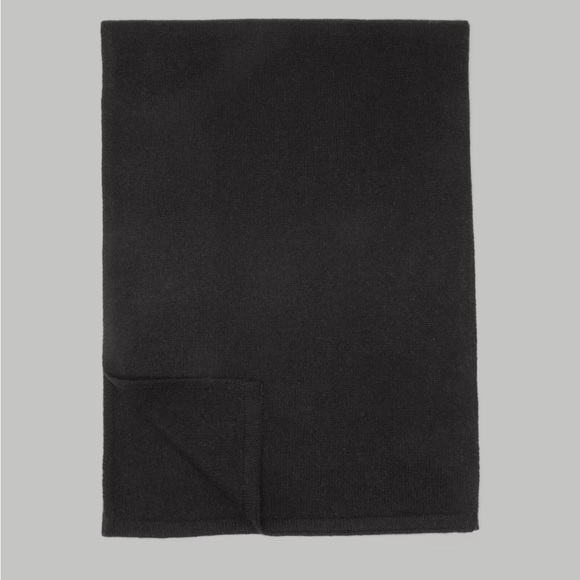 Everlane Cashmere Scarf - Black - Picture 2 of 5